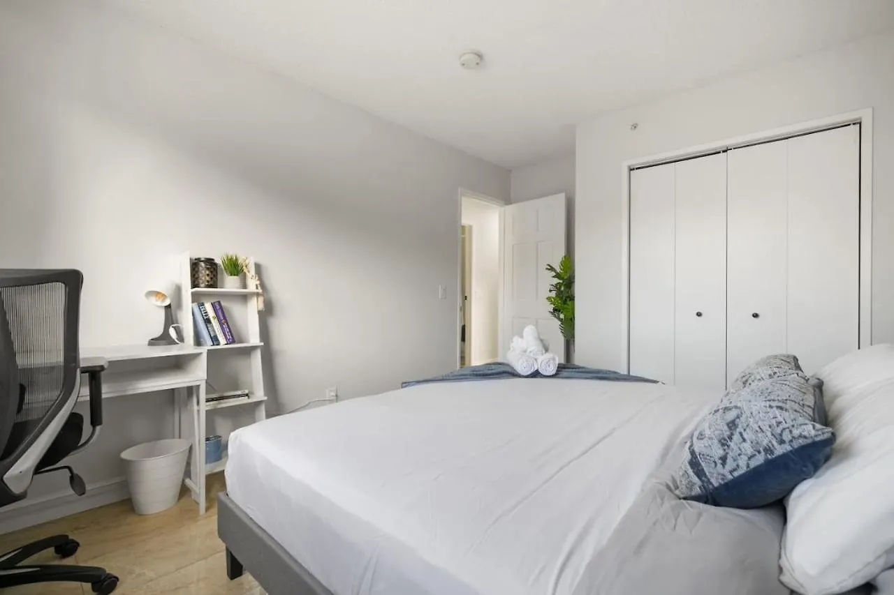 Entire 3 Bedroom Family Style House With Free Banff Access, Parking, Netflix, King Size Bed, 65